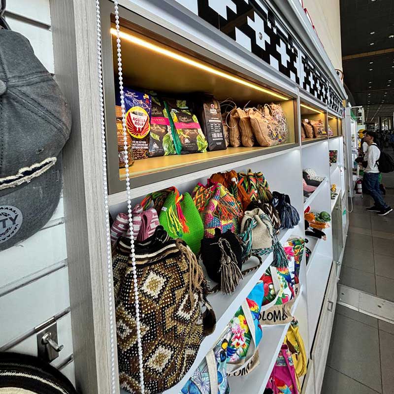 Crafting Captivating Headlines: Your awesome post title goes here Diseño y producción Módulo aeropuerto Bogotá zona internacional 2