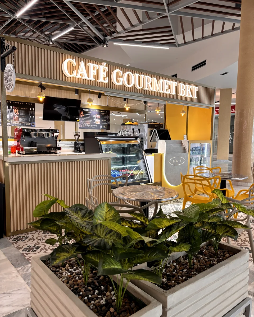 Café Gourmet BKT – local comercial diseñado, fabricado e instalado por Lado Beta