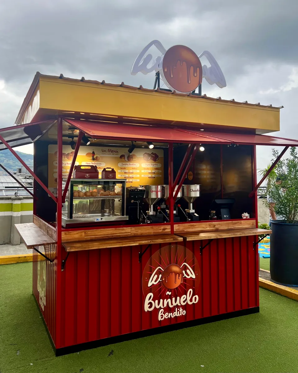 Buñuelo Bendito – kiosco exterior diseñado, fabricado e instalado por Lado Beta