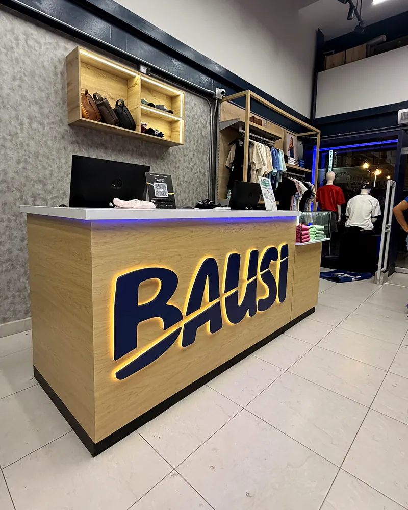 Local comercial de ropa Bausi diseñado y adecuado por Lado Beta